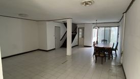 3 Bedroom Commercial for rent in Phra Khanong Nuea, Bangkok