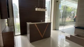 Commercial for rent in 39 boulevard executive residence, Khlong Tan Nuea, Bangkok near BTS Asoke