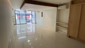 Commercial for rent in Khlong Tan Nuea, Bangkok