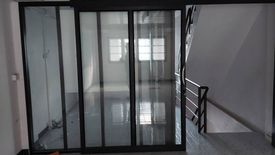 3 Bedroom Commercial for rent in Sai Kong Din, Bangkok