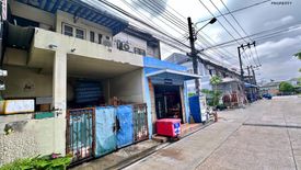 2 Bedroom Townhouse for sale in Dokmai, Bangkok