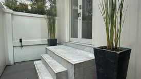 3 Bedroom Townhouse for sale in Ruamrudee, Langsuan, Bangkok near BTS Saphan Kwai