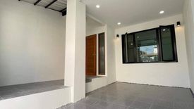 3 Bedroom Townhouse for sale in Tha Kham, Bangkok