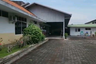 Rumah dijual dengan 5 kamar tidur di Petemon, Jawa Timur
