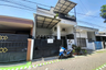 Rumah dijual dengan 4 kamar tidur di Waru, Jawa Timur