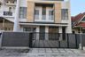 Rumah dijual dengan 4 kamar tidur di Sambikerep, Jawa Timur