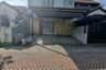 Rumah disewa dengan 3 kamar tidur di Sambikerep, Jawa Timur