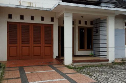Rumah disewa dengan 3 kamar tidur di Duren Sawit, Jakarta