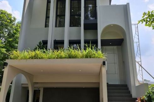 Rumah dijual dengan 5 kamar tidur di Lengkong Kulon, Banten