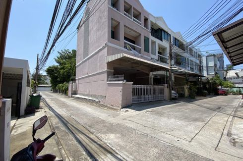 4 Bedroom Townhouse for rent in Phra Khanong, Bangkok near BTS Ekkamai