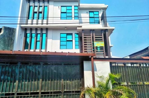 Rumah dijual dengan 5 kamar tidur di Cipete Utara, Jakarta