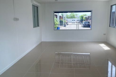 3 Bedroom Townhouse for sale in Racha Thewa, Samut Prakan