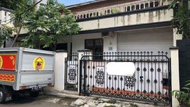 Rumah dijual dengan 4 kamar tidur di Slipi, Jakarta