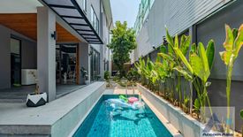 5 Bedroom House for sale in Phra Khanong, Bangkok near BTS Phra Khanong