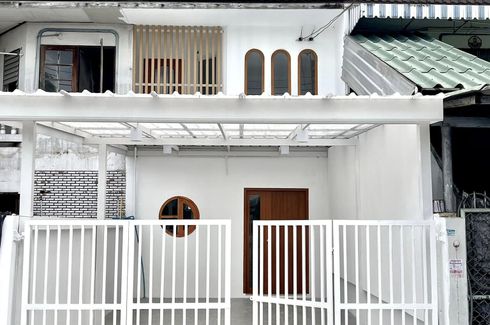 ขายทาวน์เฮ้าส์ 2 ห้องนอน ใน คันนายาว, คันนายาว ใกล้ MRT นพรัตน์
