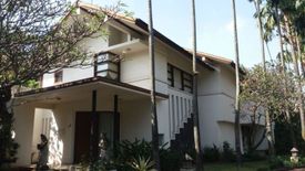 Rumah disewa dengan 5 kamar tidur di Lebak Bulus, Jakarta