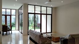 Townhouse disewa dengan 4 kamar tidur di Bangka, Jakarta