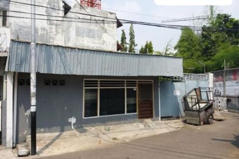 Rumah dijual dengan 3 kamar tidur di Kebon Sirih, Jakarta