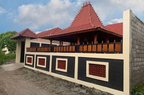 Rumah dijual dengan 5 kamar tidur di Margomulyo, Yogyakarta