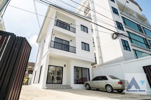 3 Bedroom House for rent in Phra Khanong, Bangkok near BTS Ekkamai