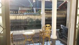 Rumah dijual dengan 3 kamar tidur di Manukan Kulon, Jawa Timur