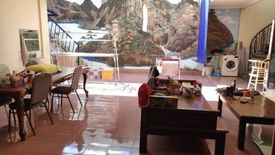 Rumah dijual dengan 5 kamar tidur di Kutisari, Jawa Timur