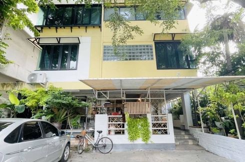 3 Bedroom Apartment for rent in T.R. Court Apartment, Lat Yao, Bangkok near BTS Ratchayothin
