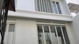 4 Bedroom House for sale in Pacar Keling, East Java