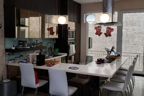 Townhouse dijual dengan 4 kamar tidur di Pademangan Barat, Jakarta