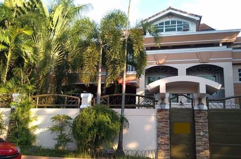 9 Bedroom House for sale in Nayong Kanluran, Metro Manila