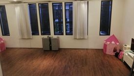 Rumah dijual dengan 4 kamar tidur di Dukuh Sutorejo, Jawa Timur
