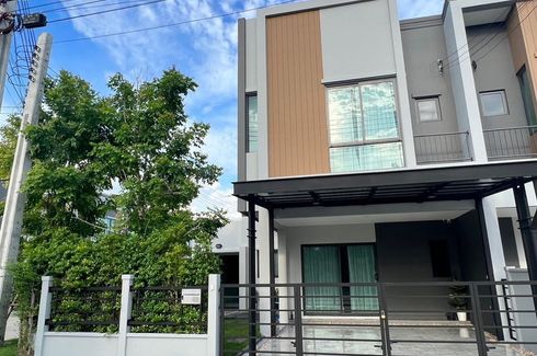 3 Bedroom Townhouse for rent in Bang Kaeo, Samut Prakan