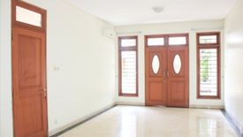 Townhouse disewa dengan 4 kamar tidur di Cilandak Barat, Jakarta
