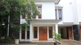 Townhouse disewa dengan 4 kamar tidur di Cilandak Barat, Jakarta