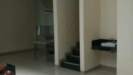 Rumah dijual dengan 4 kamar tidur di Dukuh Sutorejo, Jawa Timur