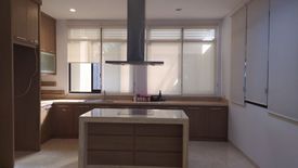 Townhouse dijual dengan 4 kamar tidur di Lebak Bulus, Jakarta