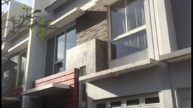 Townhouse dijual dengan 4 kamar tidur di Kebayoran Lama Utara, Jakarta