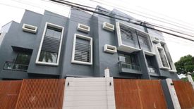 4 Bedroom House for sale in Salapan, Metro Manila near LRT-2 J. Ruiz