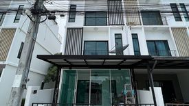 3 Bedroom Townhouse for sale in Hua Mak, Bangkok