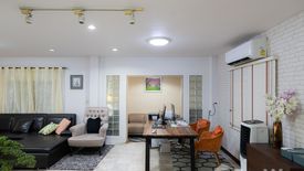 3 Bedroom House for sale in Khlong Tan Nuea, Bangkok