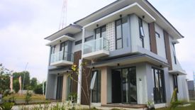 Rumah dijual dengan 4 kamar tidur di Joglo, Jakarta