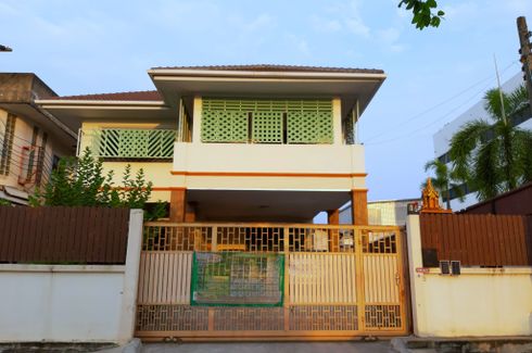 6 Bedroom House for sale in Dokmai, Bangkok