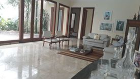 Rumah disewa dengan 6 kamar tidur di Cilandak Barat, Jakarta