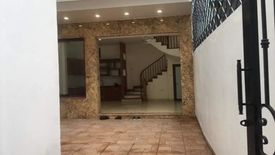 5 Bedroom House for sale in Nga Tu So, Ha Noi