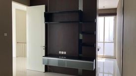 Rumah dijual dengan 4 kamar tidur di Babatan, Jawa Timur