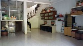 Rumah disewa dengan 4 kamar tidur di Ancol, Jakarta