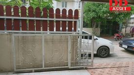 3 Bedroom Townhouse for sale in Tha Kham, Bangkok