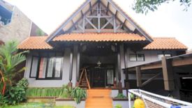 Rumah dijual dengan 11 kamar tidur di Baros, Jawa Barat