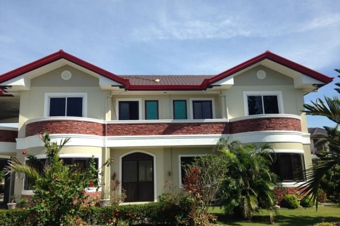 Titled House and Lot for Sale, Accessible & Near the Beach 📌 House for