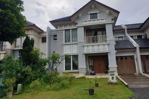 Rumah disewa dengan 4 kamar tidur di Lengkong Gudang, Banten